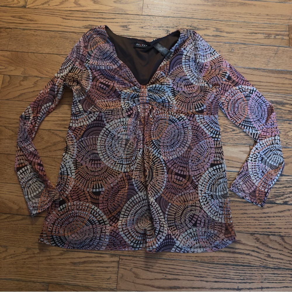 Axcess by Liz Claiborne Long Sleeve V-Neck Printed Top –‎ Size Large